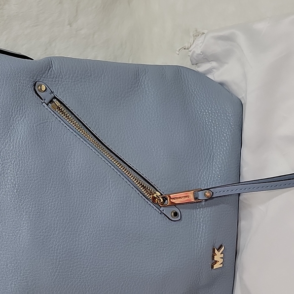 Micheal Kors Light Blue Large Tote - Picture 3 of 13